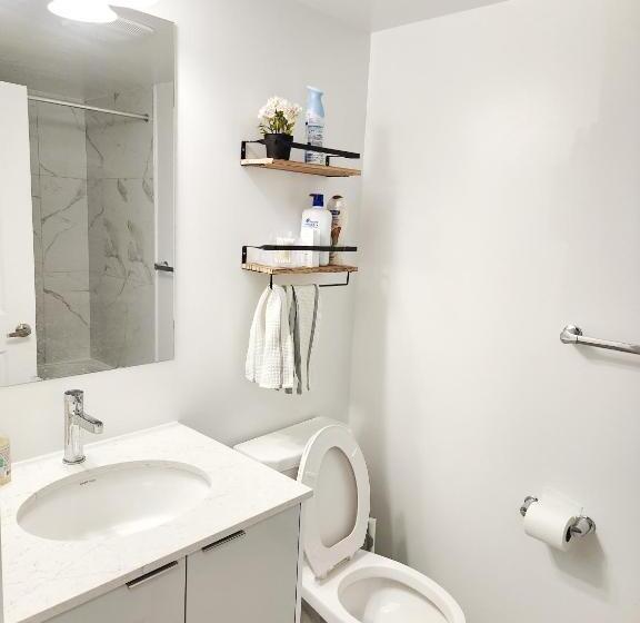 Номер Economy, Toronto Downtown Midtown North York Newly Built Modern Bright Room