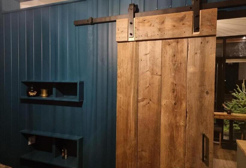 Номер Стандарт, Tiny House In De Boomgaard