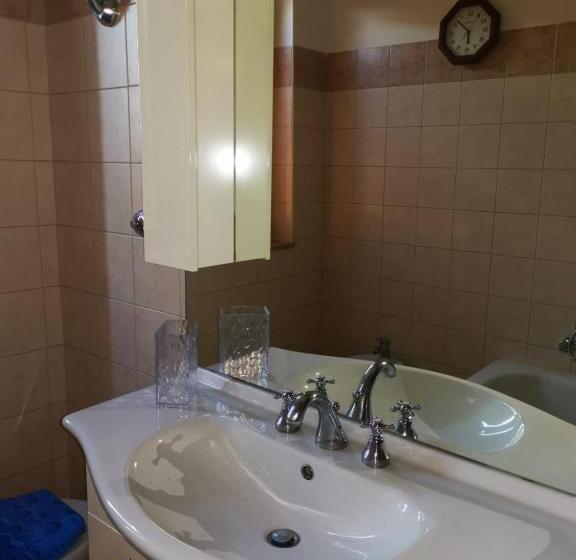 اتاق استاندارد با سرویس بهداشتی مشترک, B&b Adria