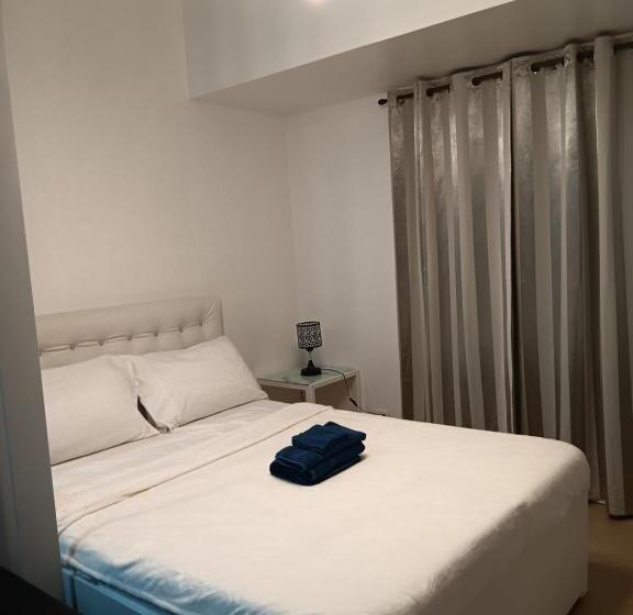 プールビュースタンダードステューディオ, Centrio Avida Condominium