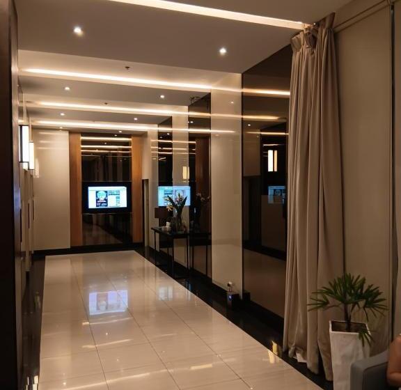 プールビュースタンダードステューディオ, Centrio Avida Condominium