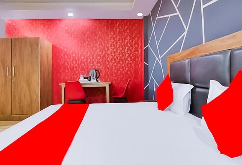 اتاق لوکس, Roomshala 121 Hotel Classic  Hazrat Nizamuddin Railway Station