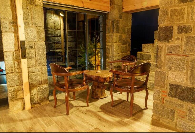 标准间, Hobbit Chalet