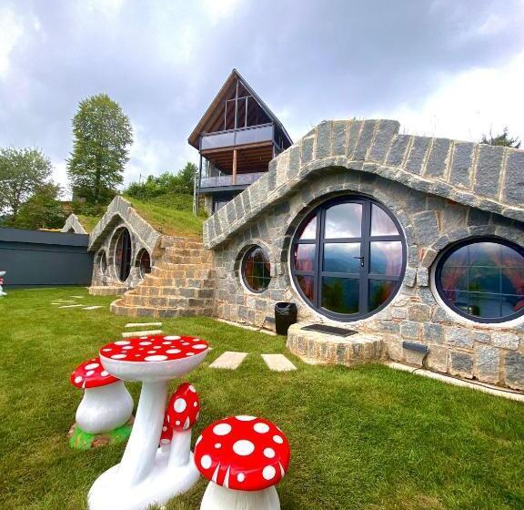 اتاق لوکس با تخت بزرگ, Hobbit Chalet