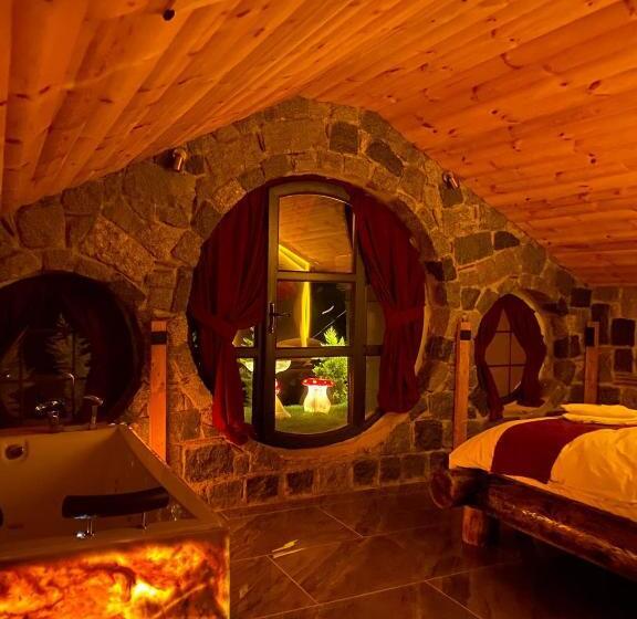 اتاق لوکس, Hobbit Chalet