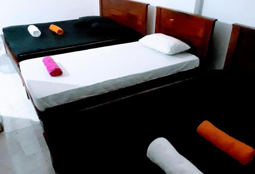 Семейный Номер, Black And White Kandy Guest House 01