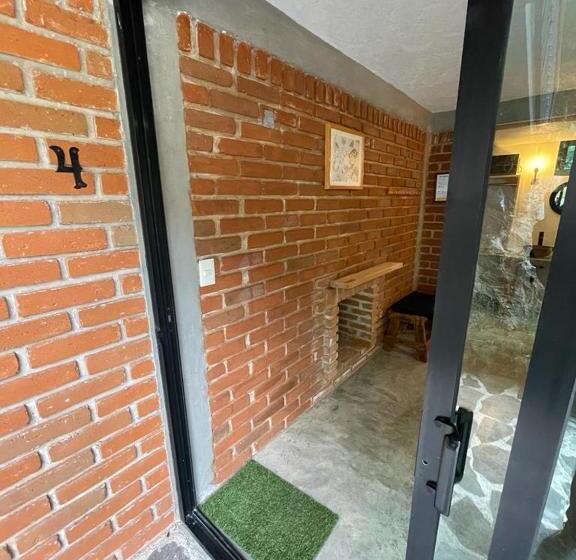 标准房带园景, Hostal La Roca