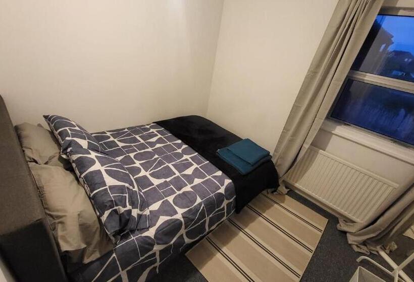 エコノミールーム, North London Property