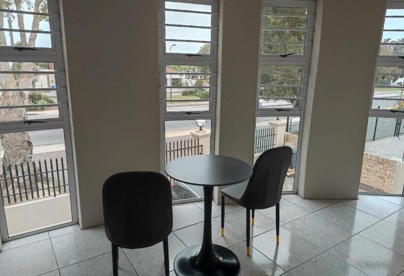 带阳台的豪华间, Two Lions Guesthouse