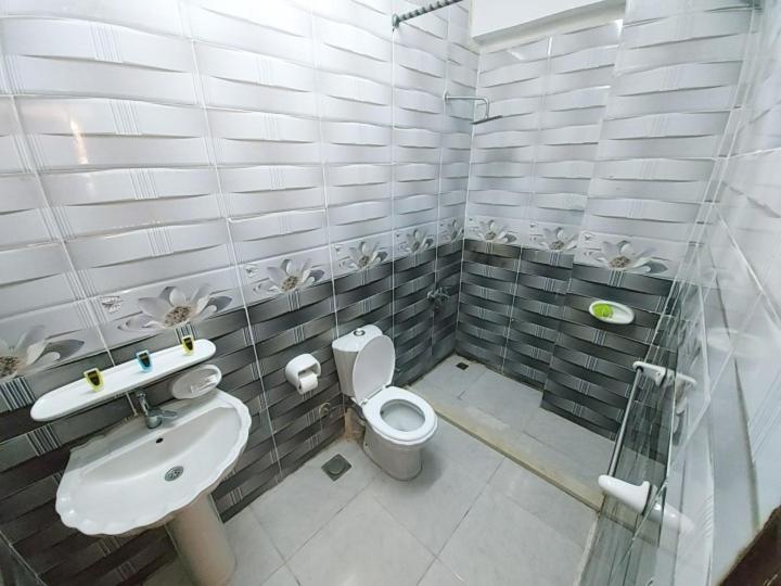 اتاق استاندارد با چشم‌انداز کوهستان, Amon Holiday Inn