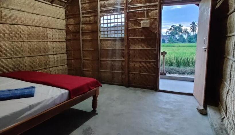 اتاق استاندارد با بالکن, Om Home Hampi