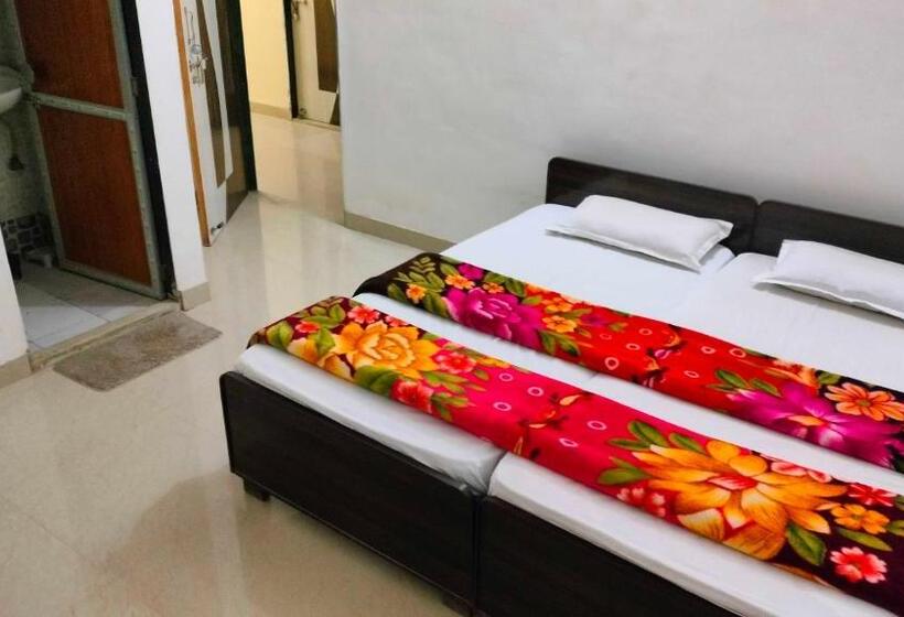 Трехместный Номер Deluxe, Oyo Royal Palace