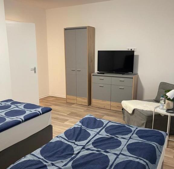 带共用浴室的标准房间, Monteurzimmer