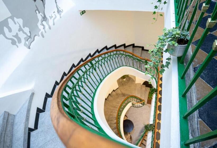 Quarto quádruplo Económico Casa de banho partilhada, White Wolf House Hostel & Apartments