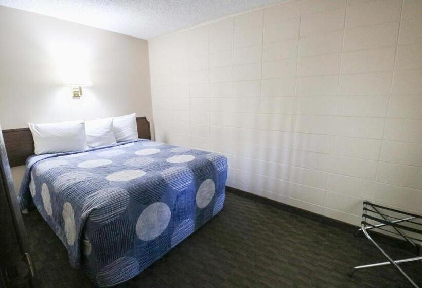 Трехместный Номер Базовый, Bear Lodge Motel