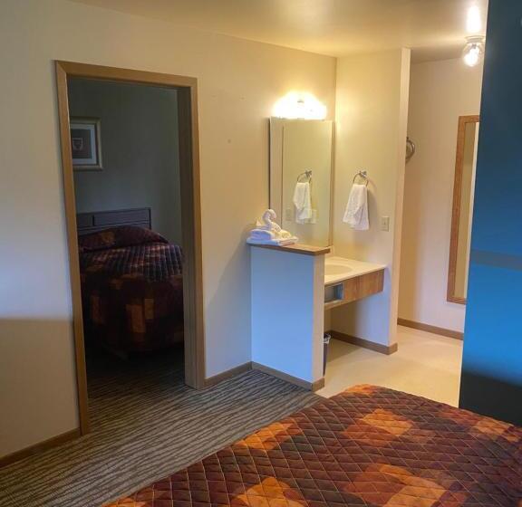 Quarto Triplo Estandar, Malibu Inn