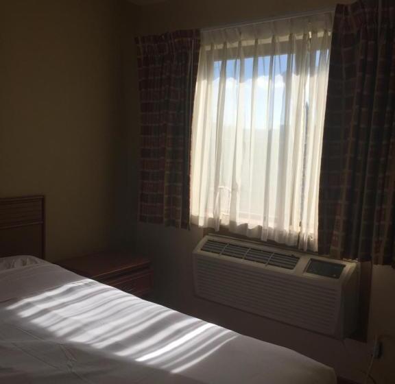 Quarto Triplo Estandar, Malibu Inn