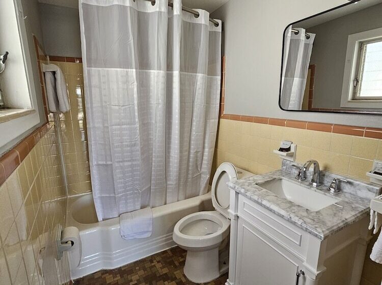 Номер Стандарт 2 Двуспальные Кровати, Royal Inn Motel
