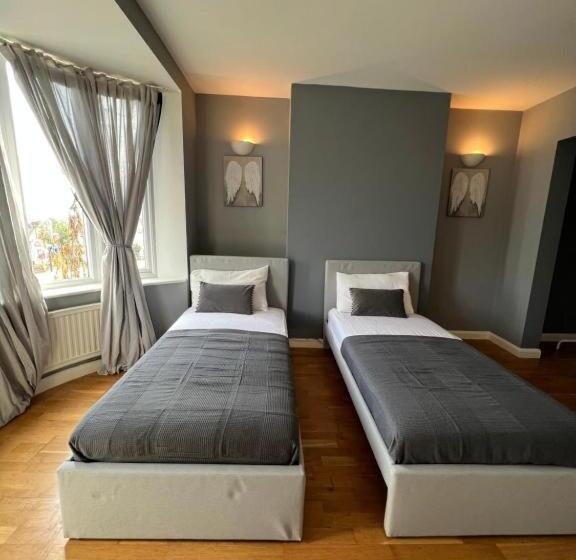 Номер Стандарт Трехместный, Stunning House 15 Min From Wembley Arena