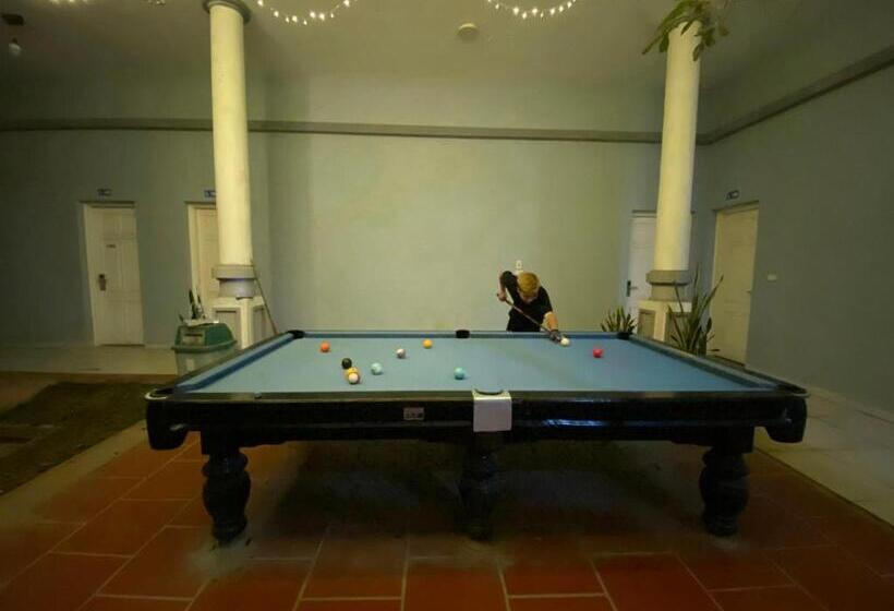 بانگلوی لوکس, Biển đông Complex