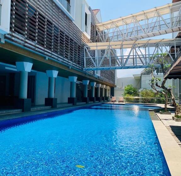 Номер Стандарт Вид на Бассейн, Sinergi Hotel & Villa