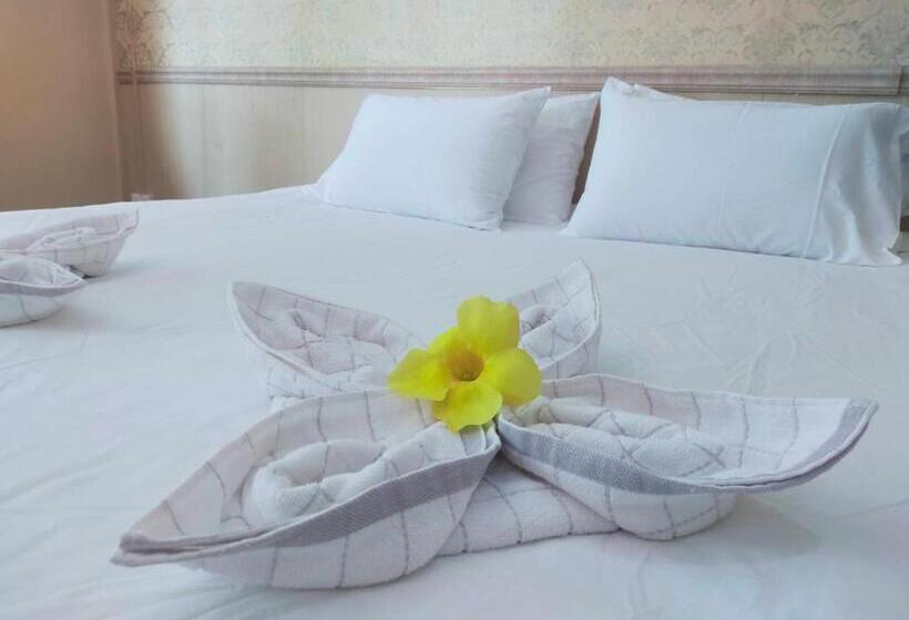 Номер Deluxe Вид на Сад, Nalinnaa Resort Buriram ณลิ์ณน่า รีสอร์ท บุรีรัมย์