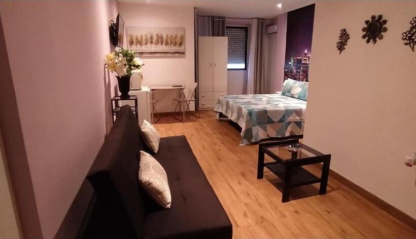 اتاق استاندارد چهار تخته, Hostal Happystay