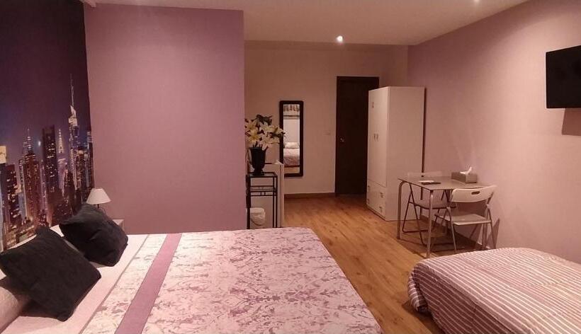 اتاق استاندارد چهار تخته, Hostal Happystay