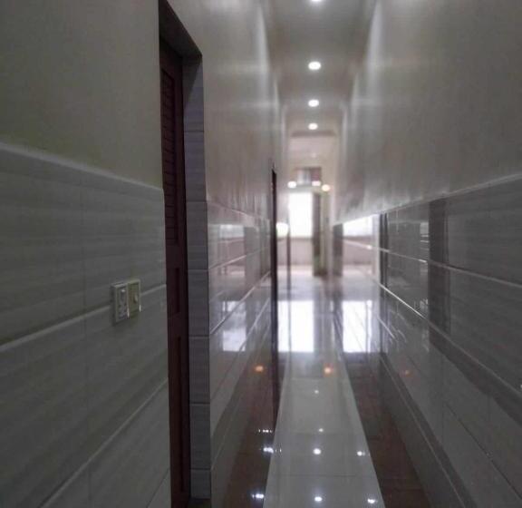 标准间, Royal Botique