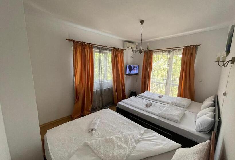 Номер Deluxe с Балконом, Premium Boutique Hostel
