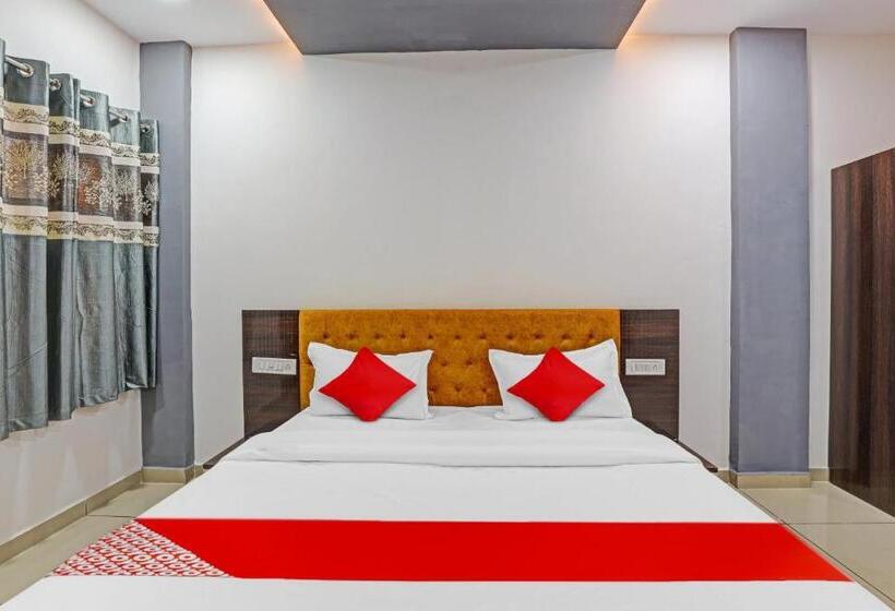 三人经典房间, Oyo Flagship Hotel Navrang