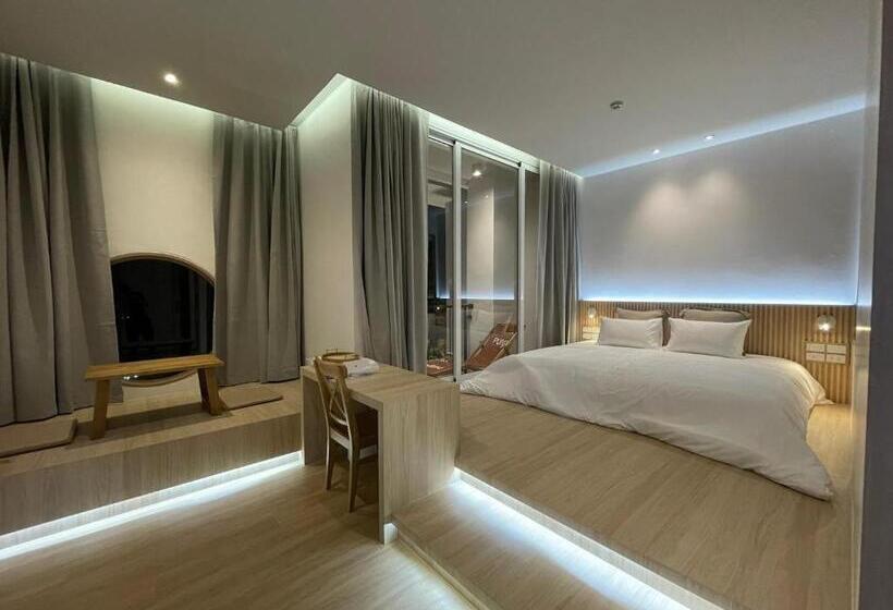 디럭스 룸, Punn Hotel Korat
