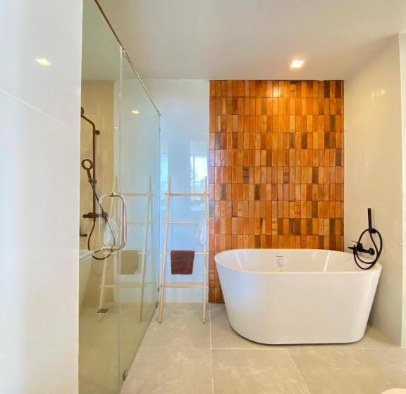 이그제큐티브 트리플, Punn Hotel Korat