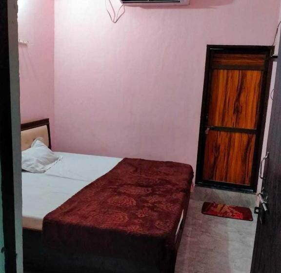 三人经典房间, Oyo 81176 Mahadev Paying Guest House