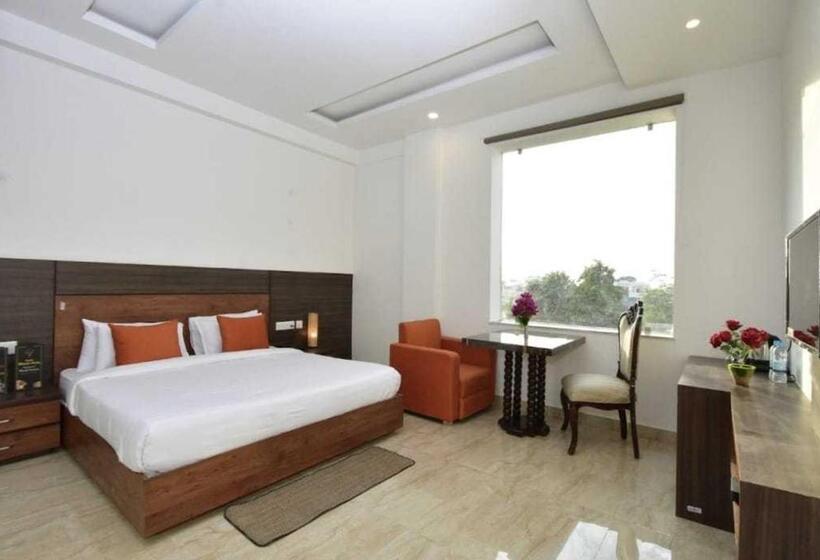 Трехместный Номер Классика, Oyo 81082 Hotel Sukoon