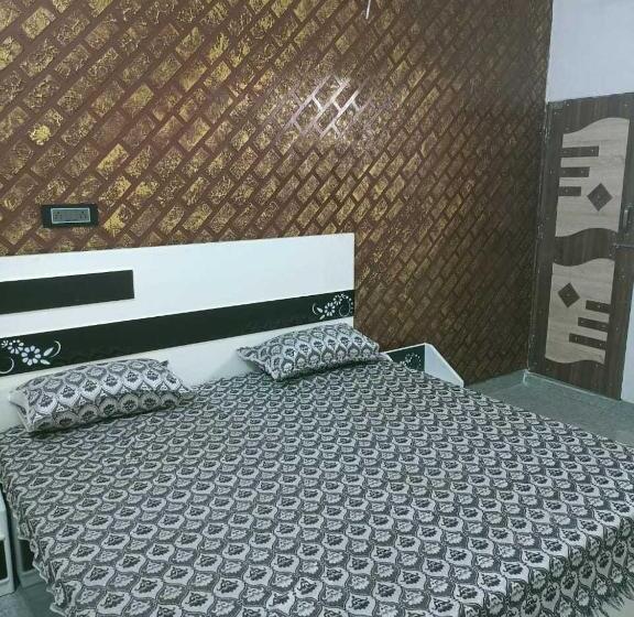 Трехместный Номер Классика, Oyo Hotel Akshat