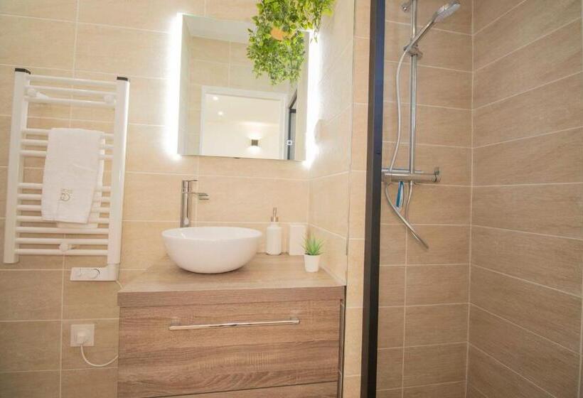اتاق استاندارد سه تخته با چشم‌انداز باغ, Chessy Chambre Indépendante Disney Giardino Della Felicita