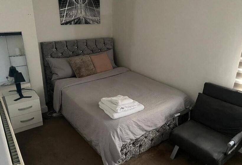 Номер Deluxe, Alder En Suite Self Catering With Private Shower 3