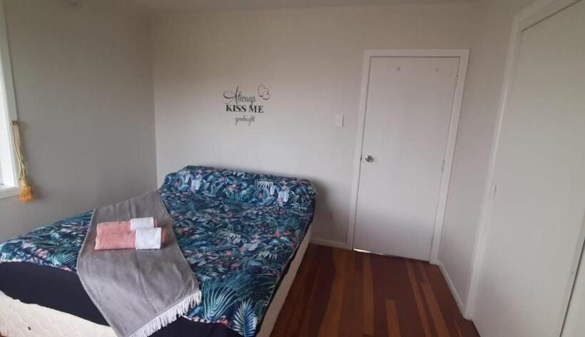 Дом 3 Спальни, Lioness Estate And B&b   Auckland