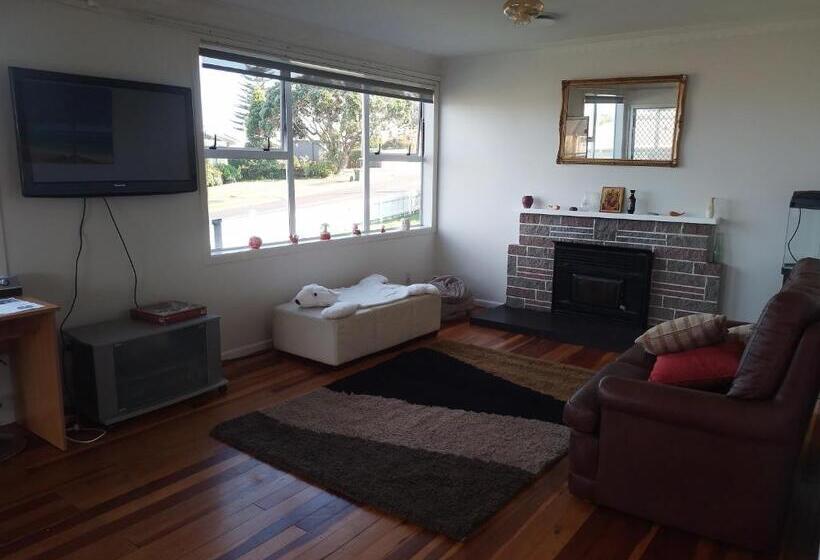Дом 3 Спальни, Lioness Estate And B&b   Auckland