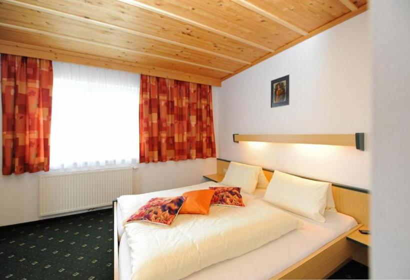 Quarto Quádruplo Estandar, Gästehaus Standardhaus