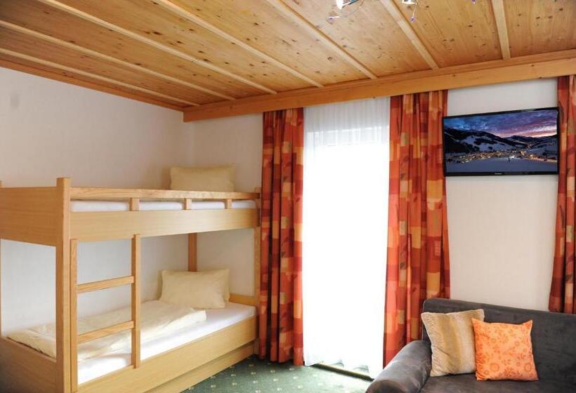 Quarto Quádruplo Estandar, Gästehaus Standardhaus