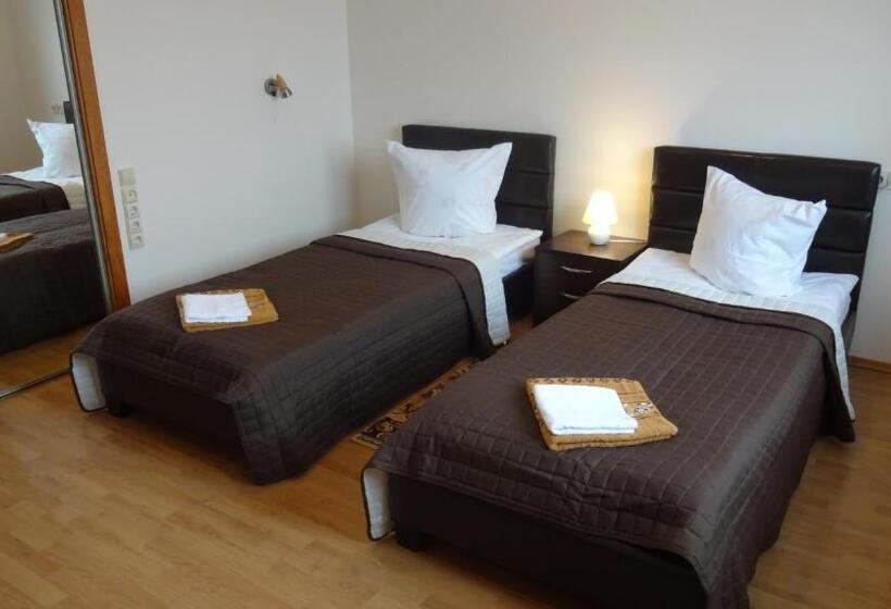 اتاق راحتی سه تخته, Vidų Guest House