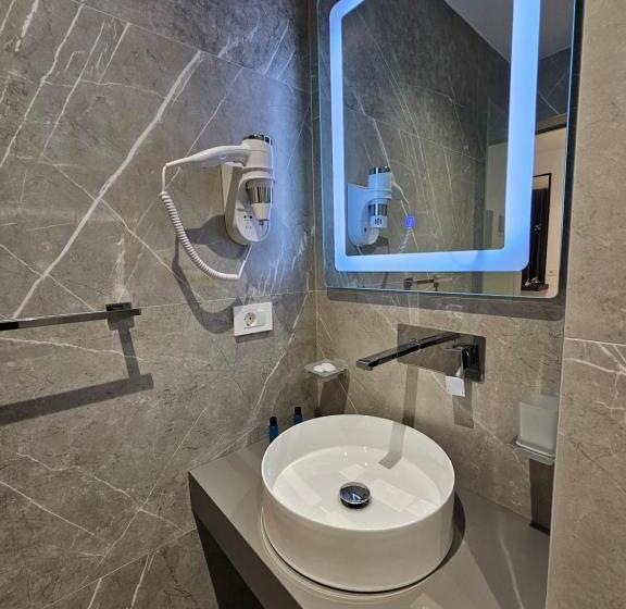 디럭스 트리플 룸, Adele Hotel Ksamil