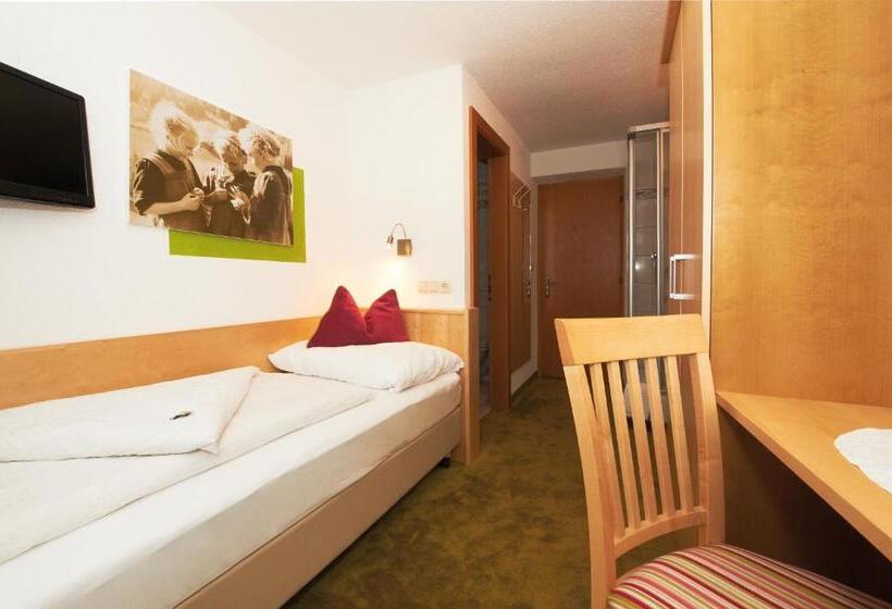 Quarto Estandar Individual, Pension Pitze