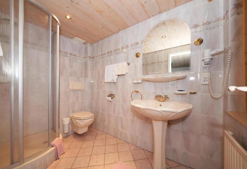 Quarto Familiar, Pension Pitze