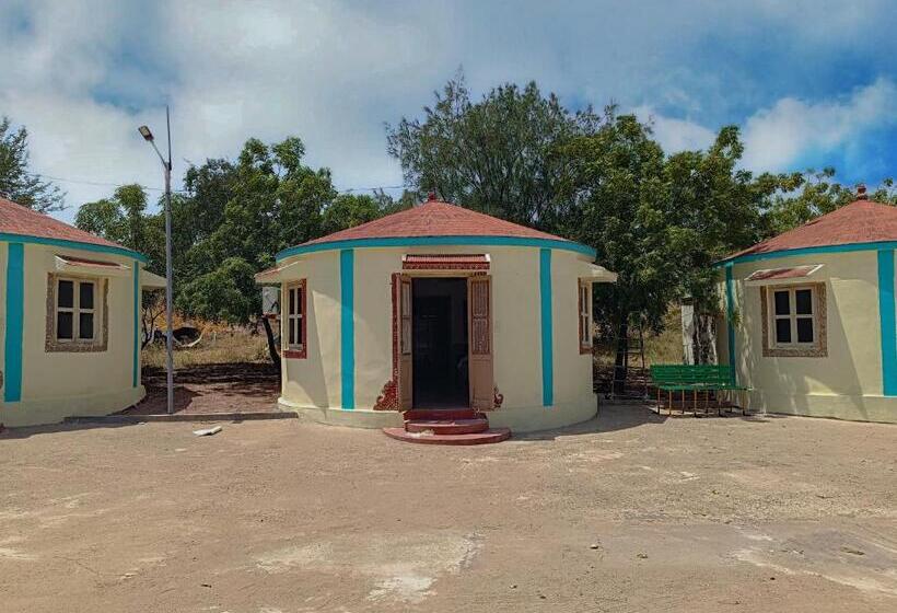Номер Deluxe, Dholavira Tourism Resort