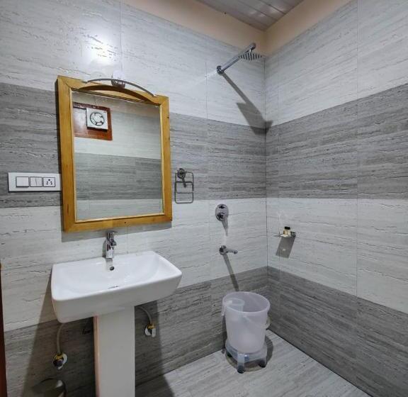 Номер Deluxe с Балконом, The Woodpecker Inn Jibhi
