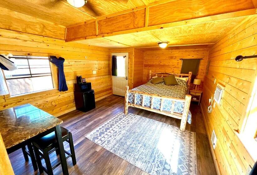 Апартаменты 2 Спальни, Triple G’s Resort   Cabin 11