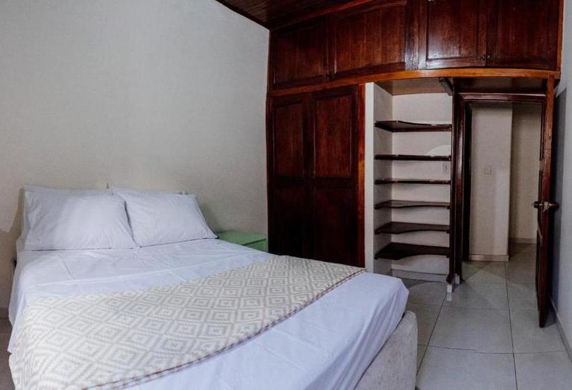 Quarto Familiar, Casa De Las Flores